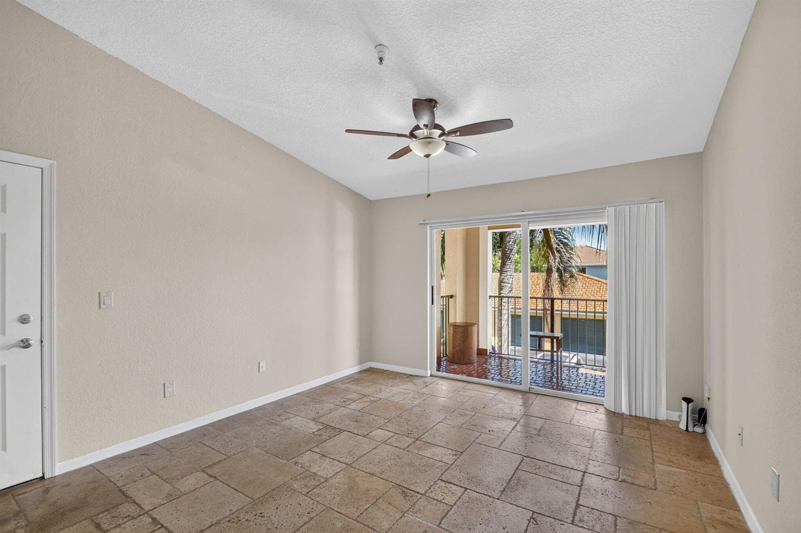 160 YACHT CLUB Way # 211, Hypoluxo FL 33462 photo 4