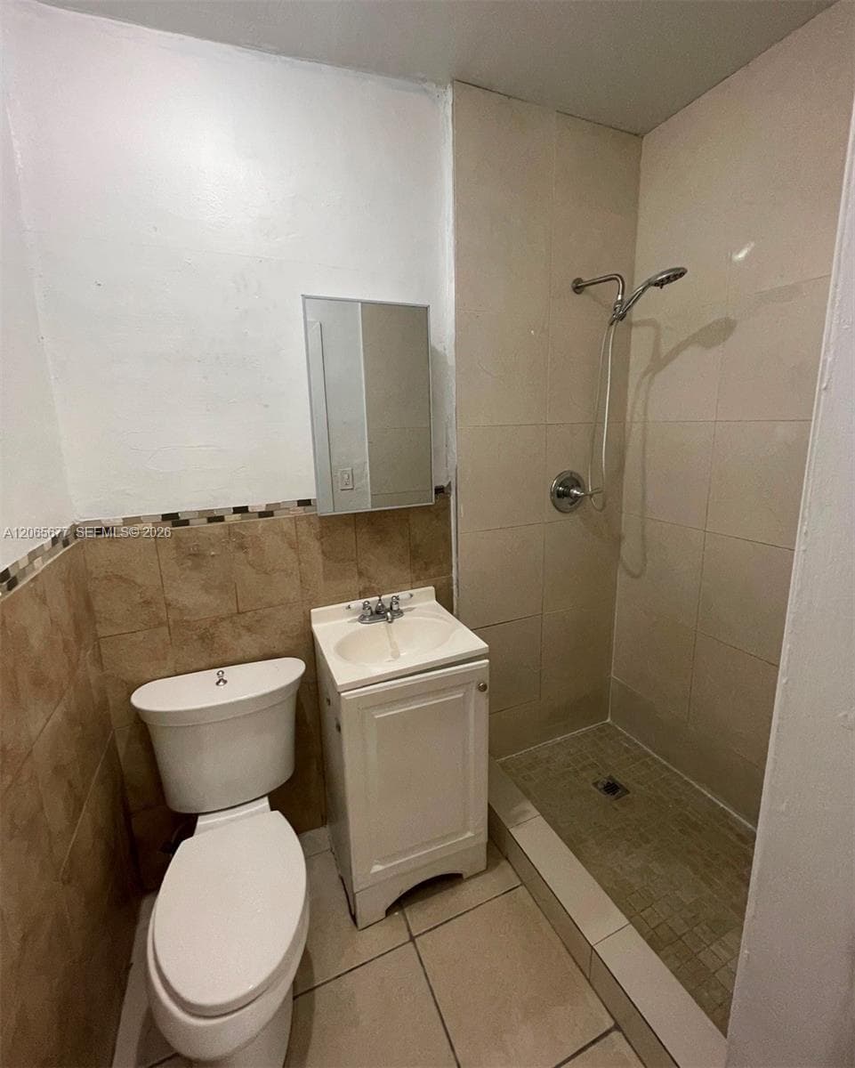 120 NE 185th Ter # 120, Miami FL 33179 photo 2
