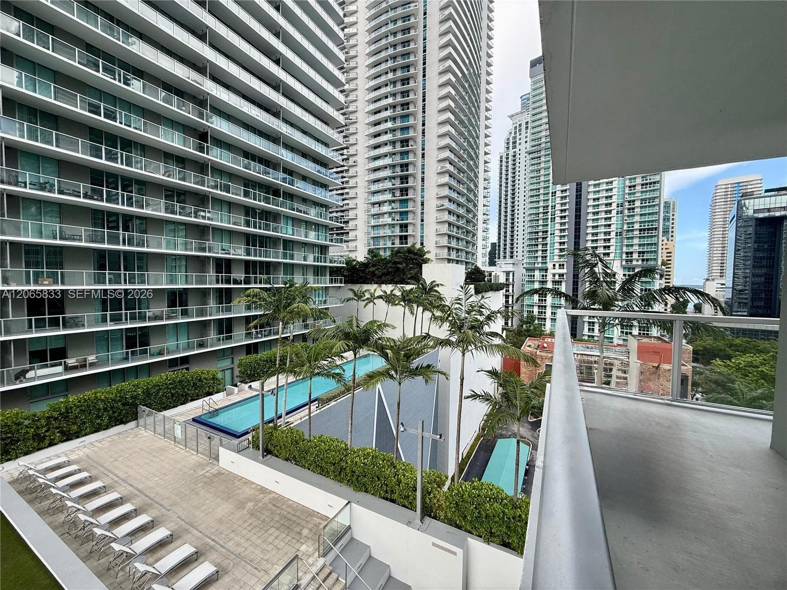 79 SW 12th St # 1207-S, Miami FL 33130