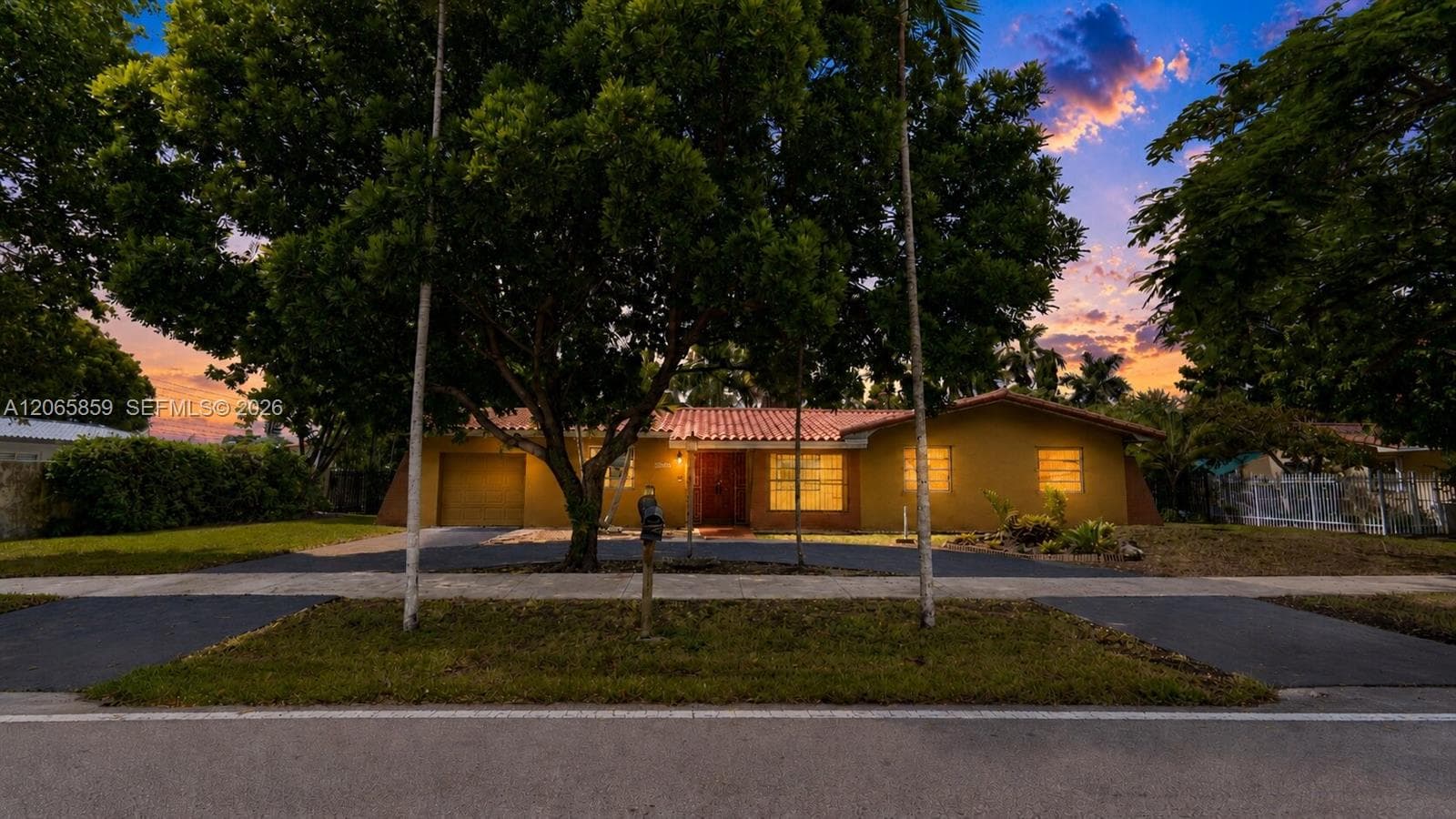 10710 SW 32nd St, Miami, FL 33165 photo 2