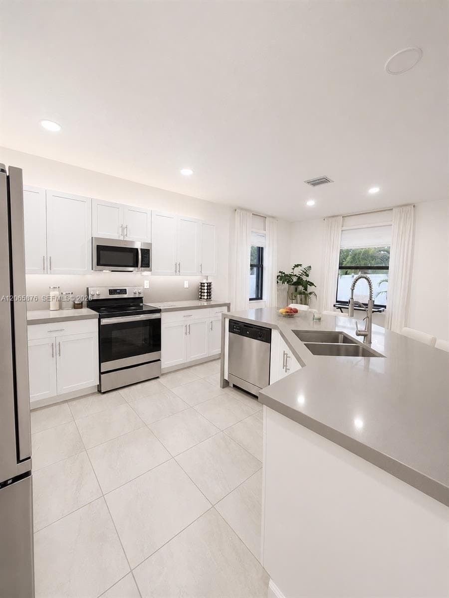 3555 W 106th St, Hialeah FL 33018 photo 3