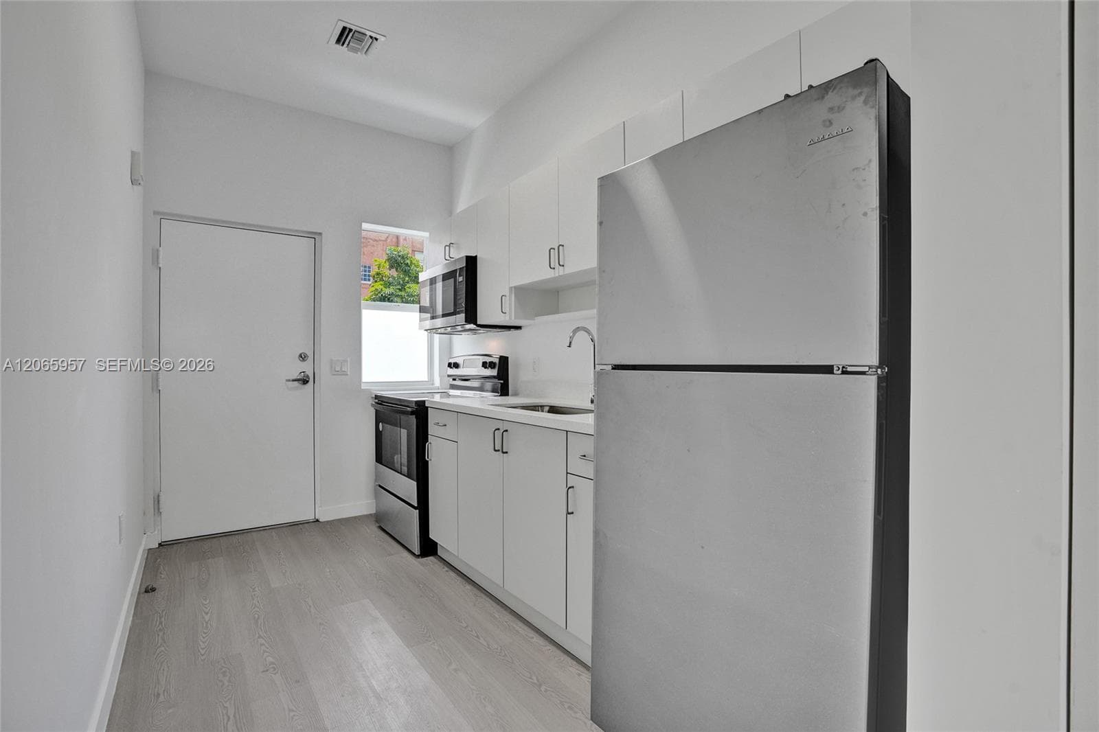 1567 NW 1st St # 6, Miami, FL 33125 photo 2