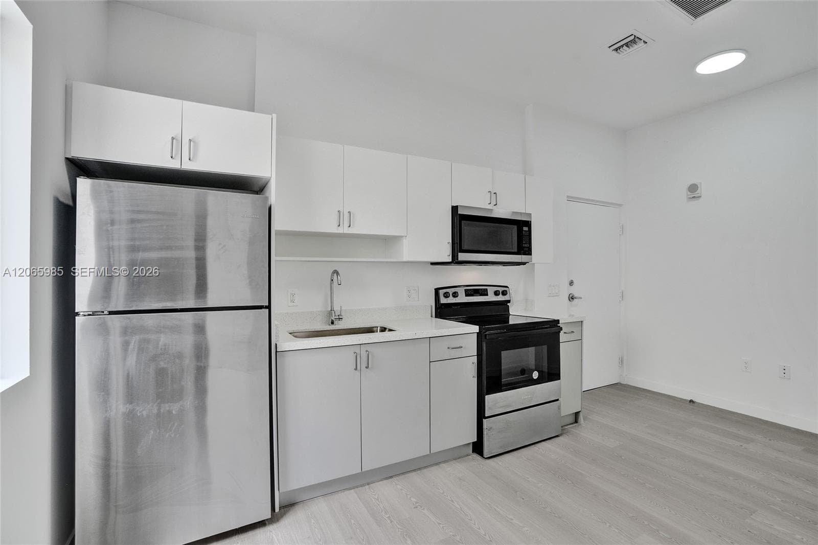 1567 NW 1st St # 14, Miami, FL 33125 photo 2
