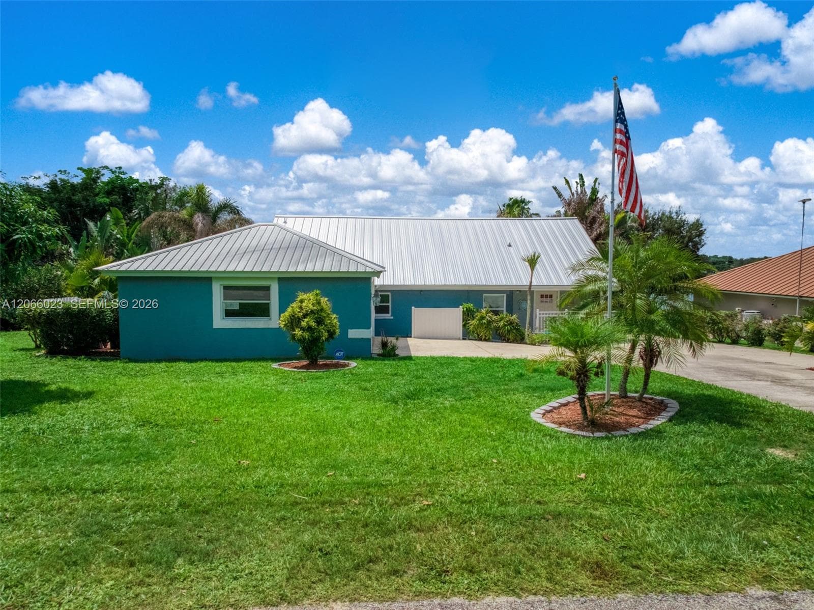 137 McCoy Dr, Lake Placid FL 33852 photo 2