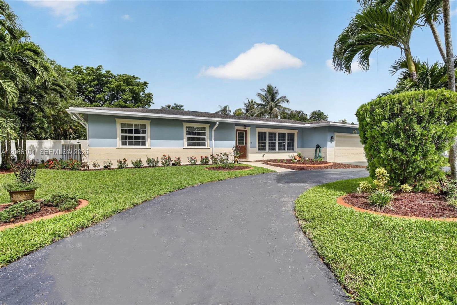 801 Ixora Ln, Plantation FL 33317 photo 2
