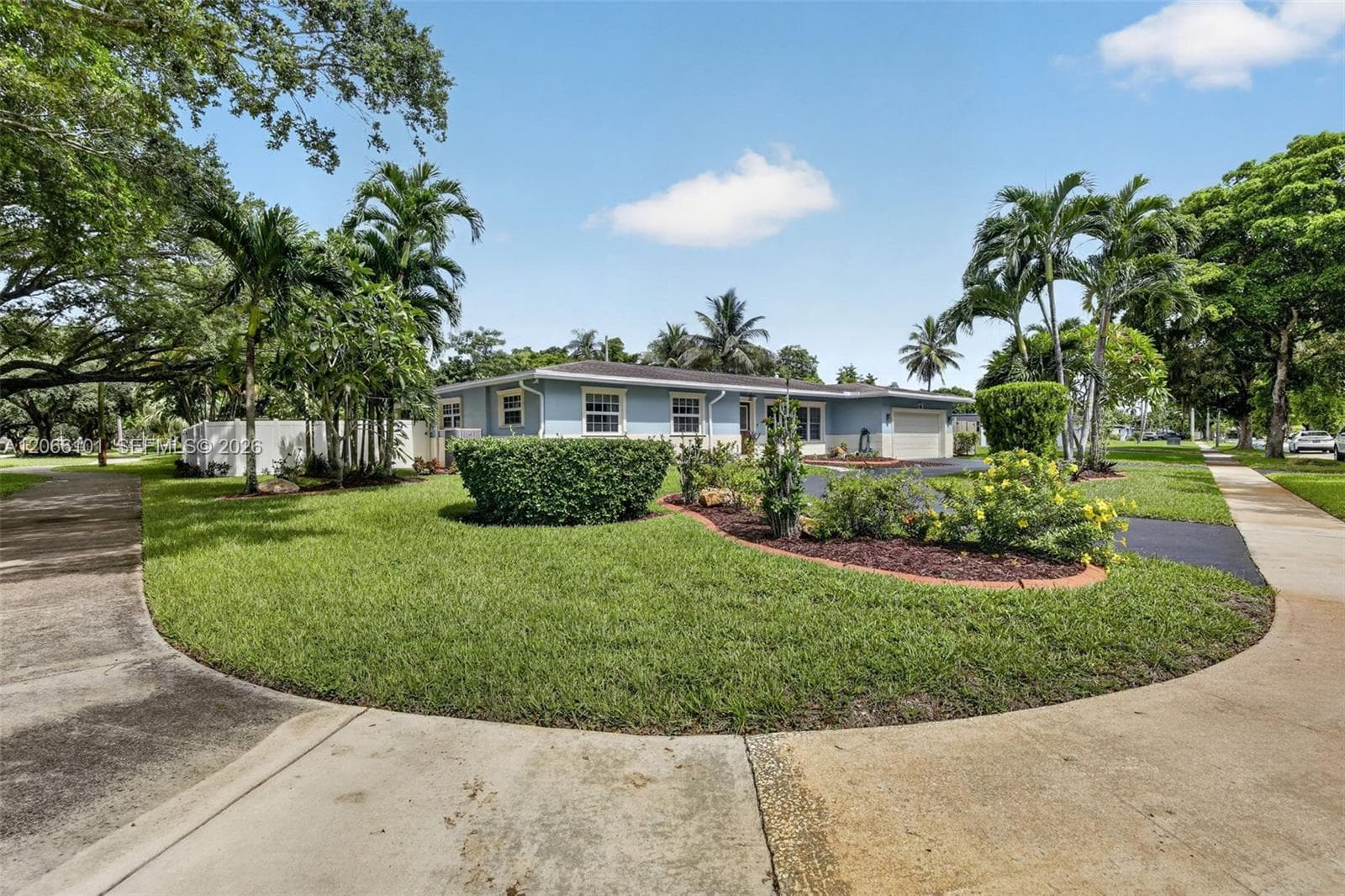 801 Ixora Ln, Plantation FL 33317 photo 3