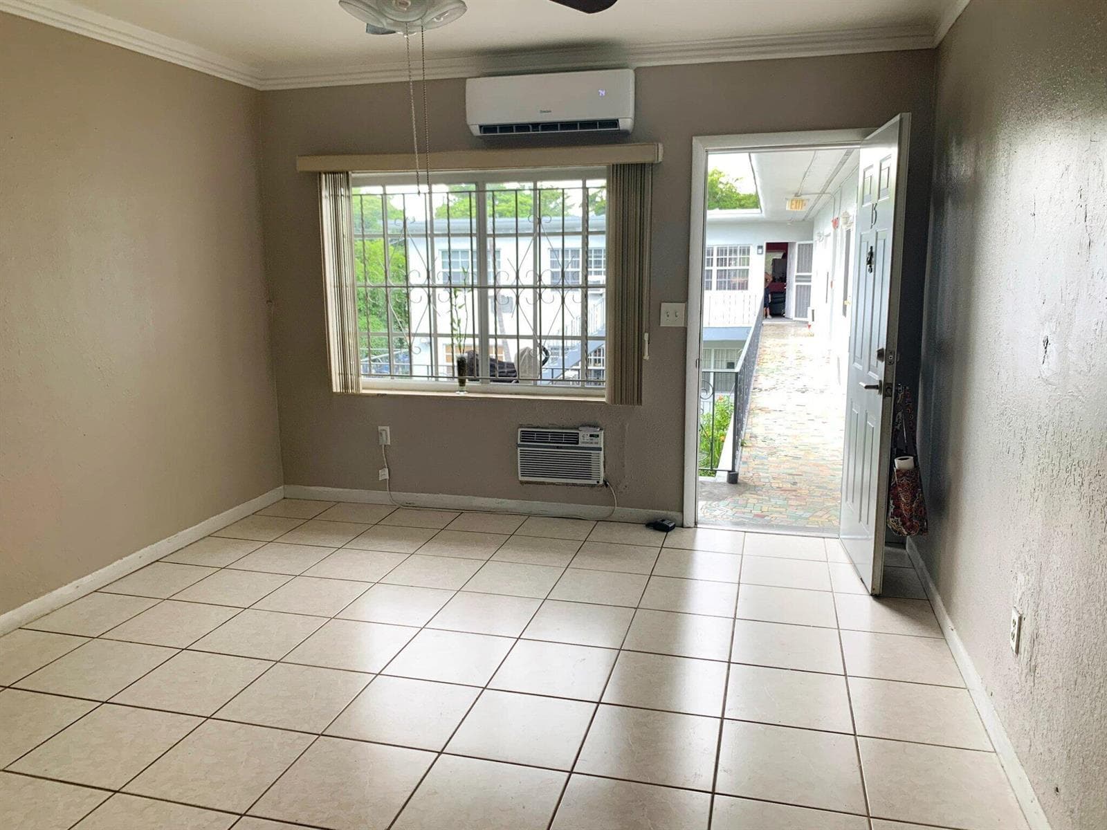 555 SW 16TH Avenue # 15, Miami, FL 33135 photo 2