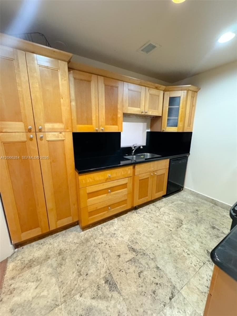 2008 Jackson # B7, Hollywood FL 33020 photo 2