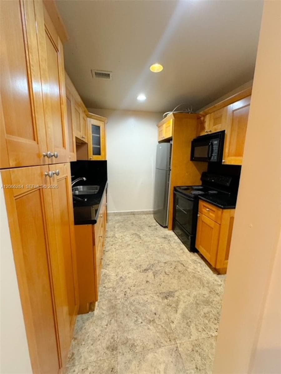 2008 Jackson # B7, Hollywood FL 33020