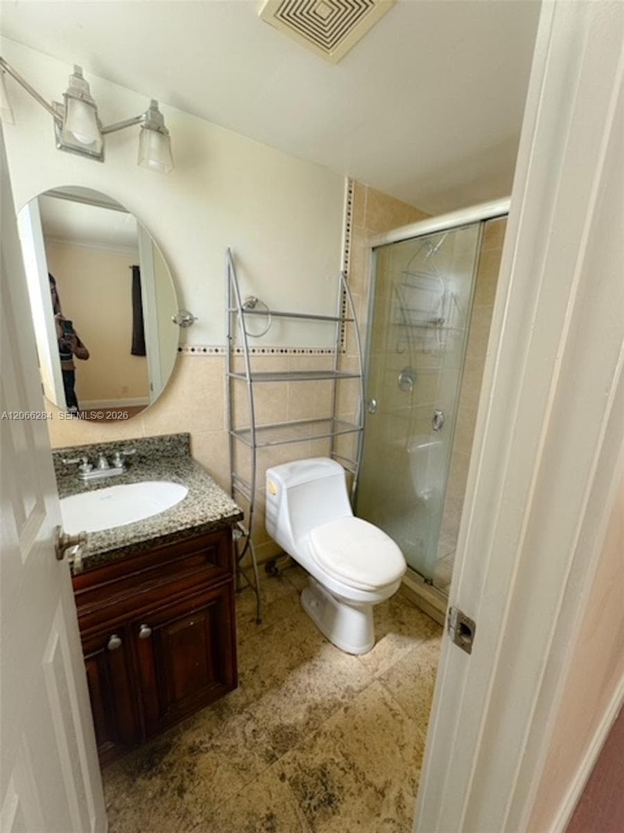 2008 Jackson # B7, Hollywood FL 33020 photo 4