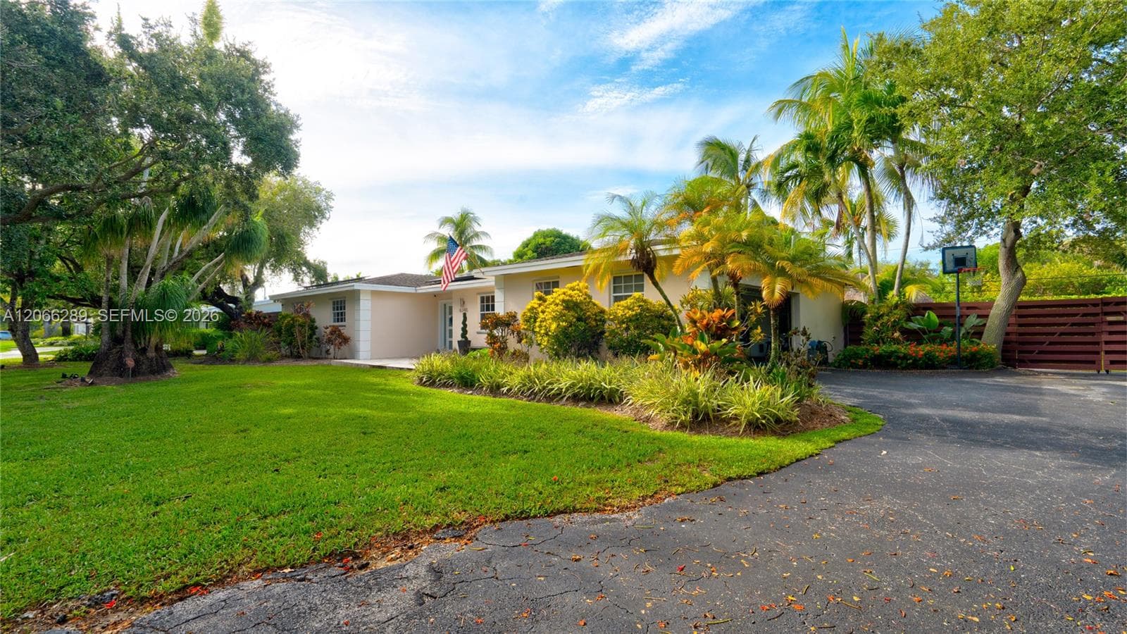8340 SW 163rd St, Palmetto Bay FL 33157 photo 2