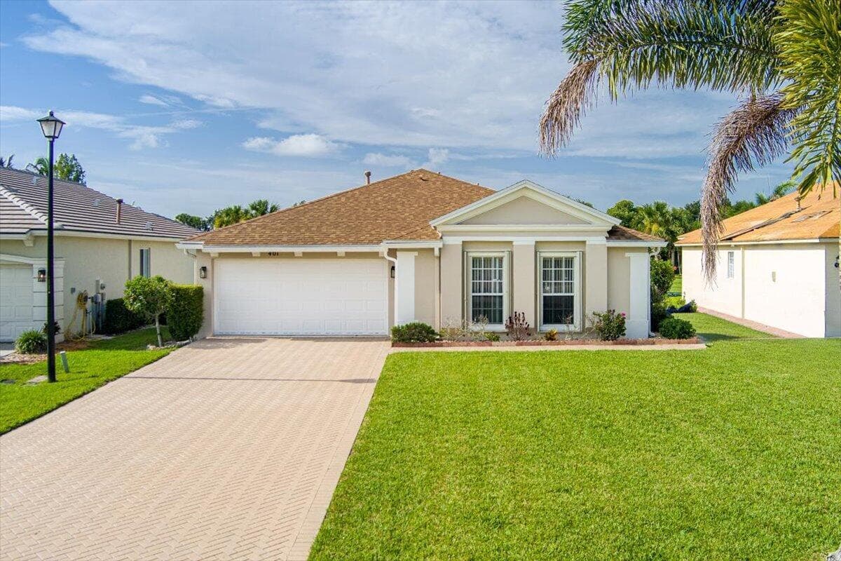 401 SW Lake Forest Way, FL 34986