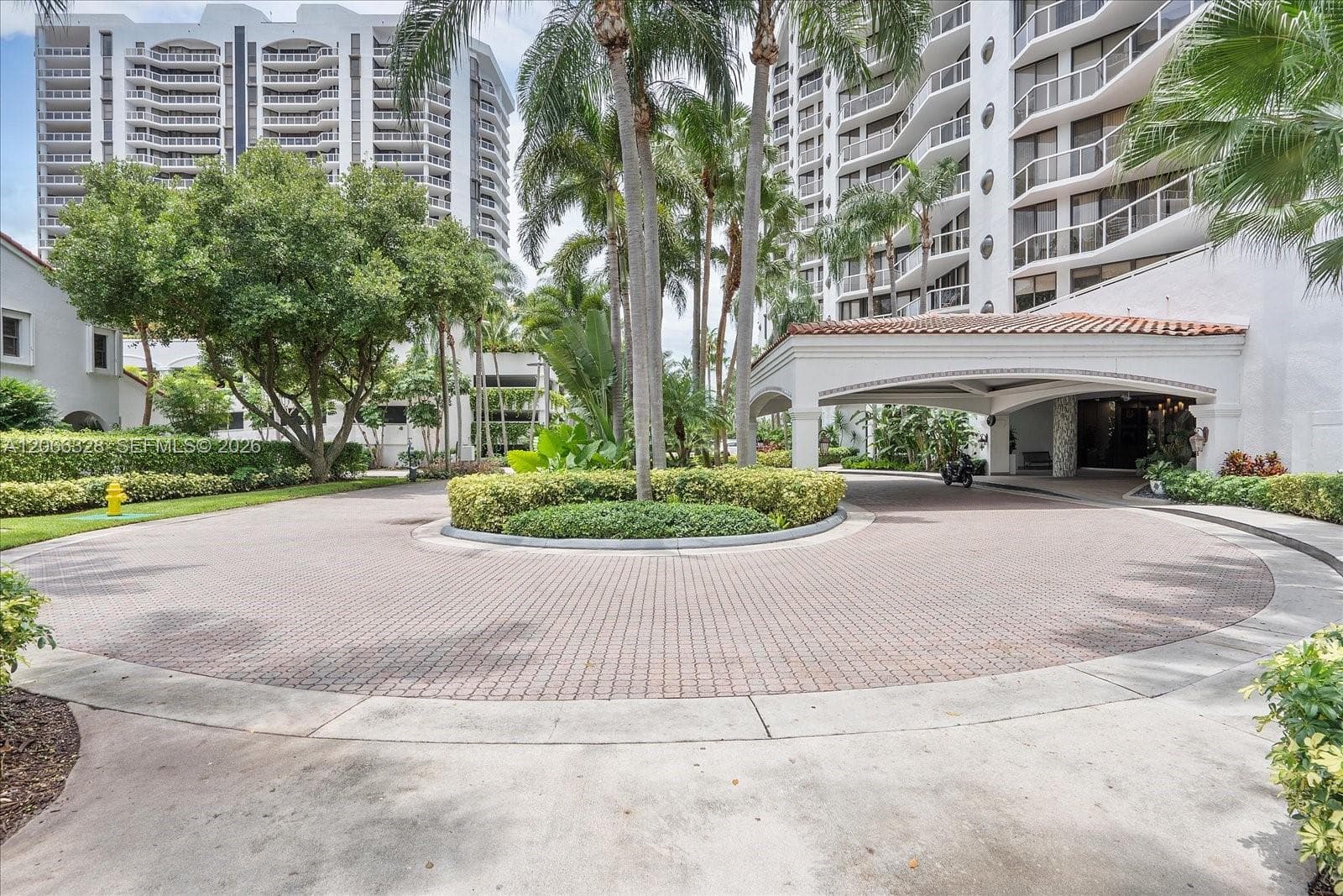 3610 Yacht Club Dr # 1114, Aventura, FL 33180 photo 2