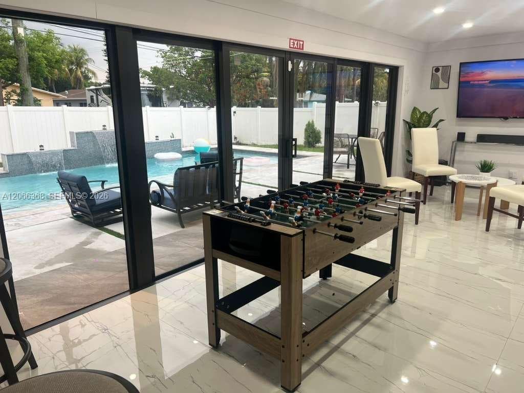 39 SE 7th St, Dania Beach FL 33004 photo 3