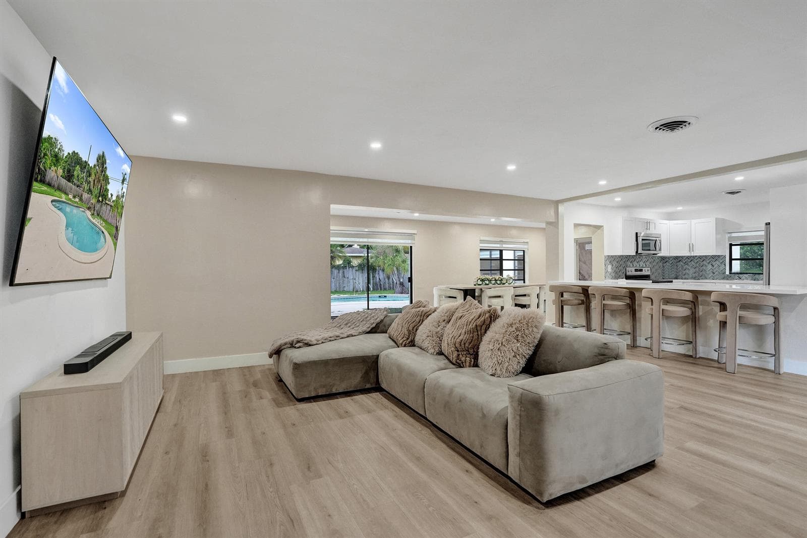 885 Azalea Court, Plantation FL 33317 photo 4