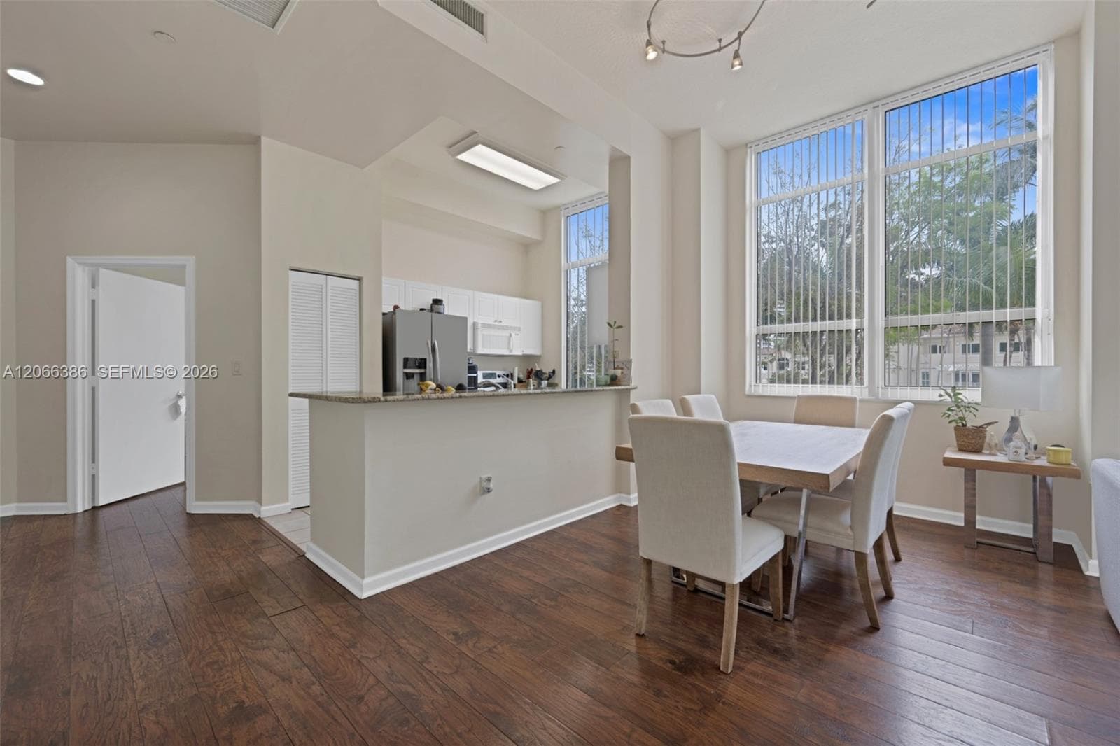 19501 W Country Club Dr # 208, Aventura FL 33180 photo 3