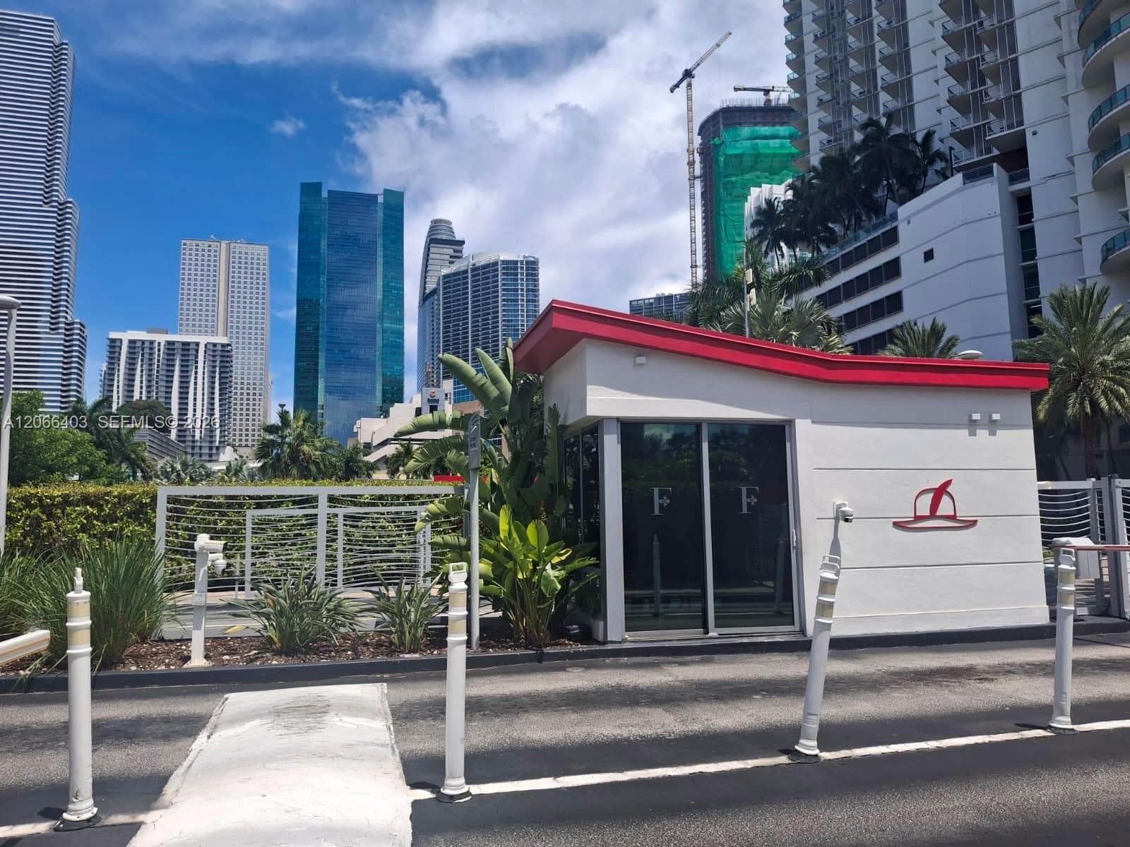92 SW 3rd St # 3808, Miami FL 33130 photo 4