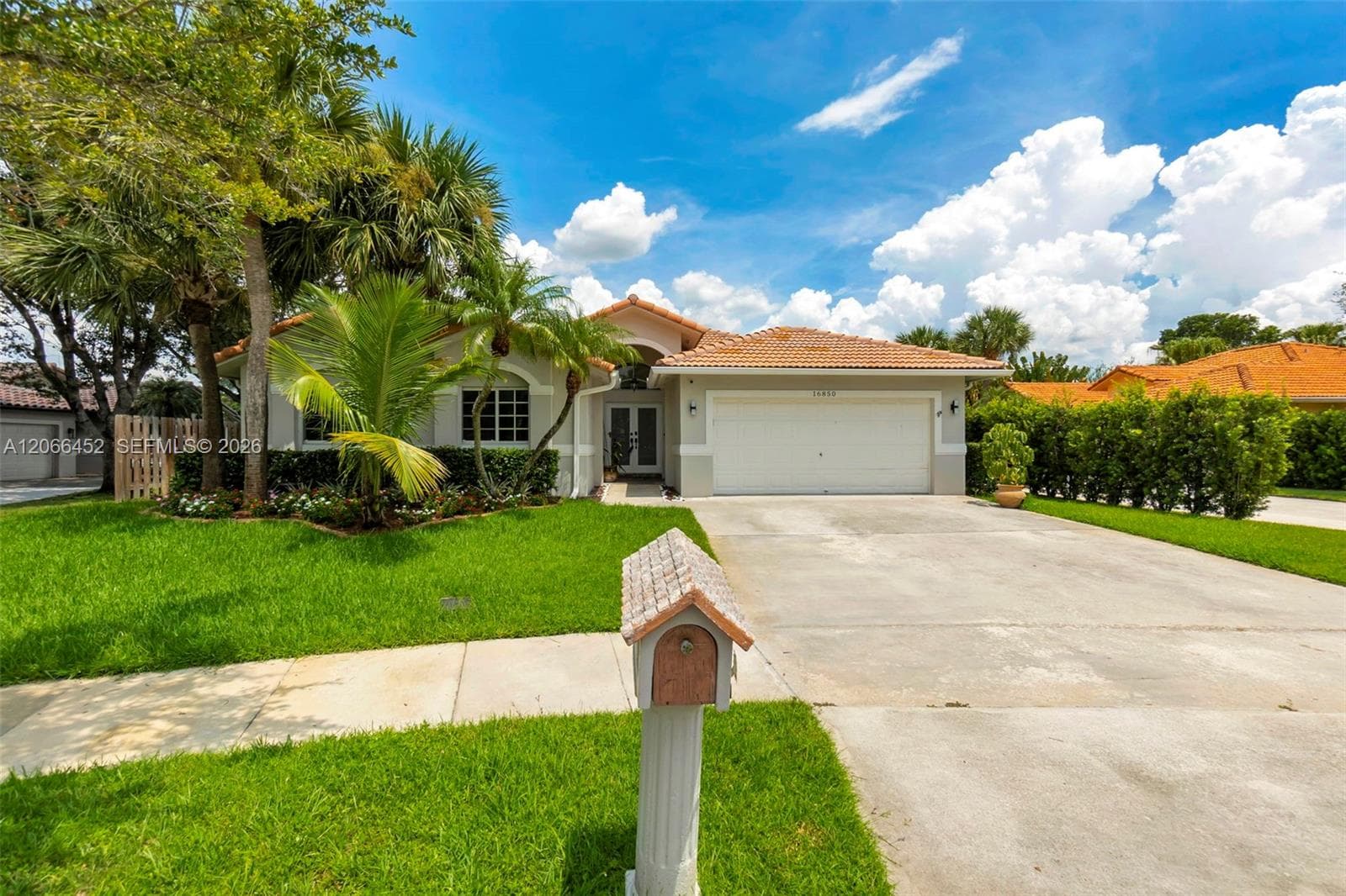 16850 Crestview Ln, Weston FL 33326 photo 2