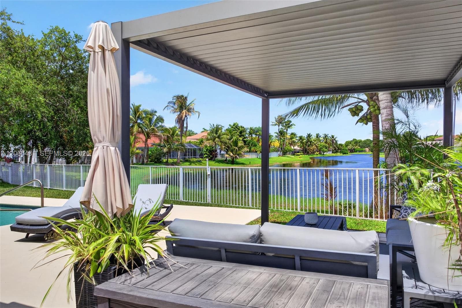480 Cambridge Dr, Weston FL 33326 photo 4