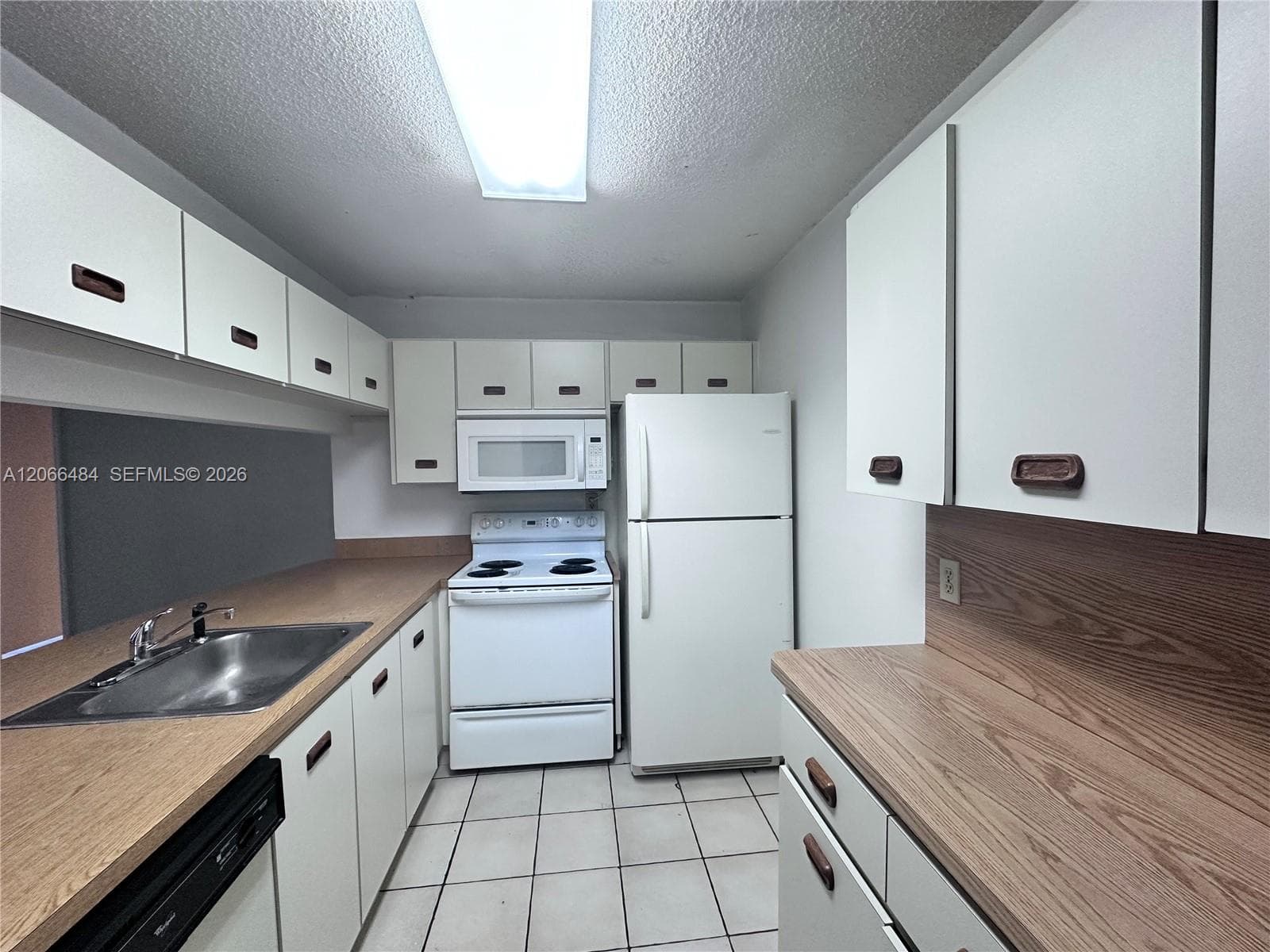 2740 W 63rd Pl # 13-25, Hialeah FL 33016 photo 3