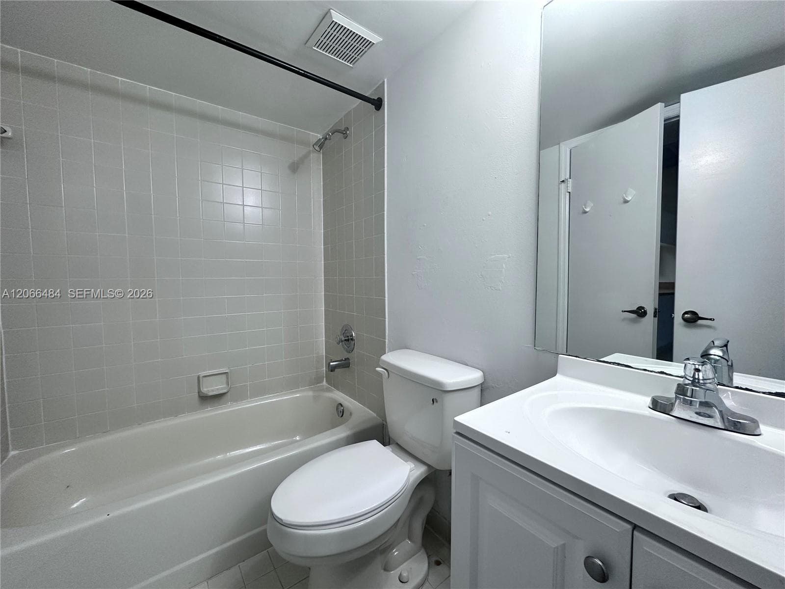 2740 W 63rd Pl # 13-25, Hialeah FL 33016 photo 4
