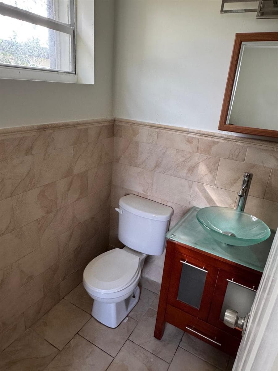 1042 Foster Road, Hallandale Beach FL 33009 photo 4
