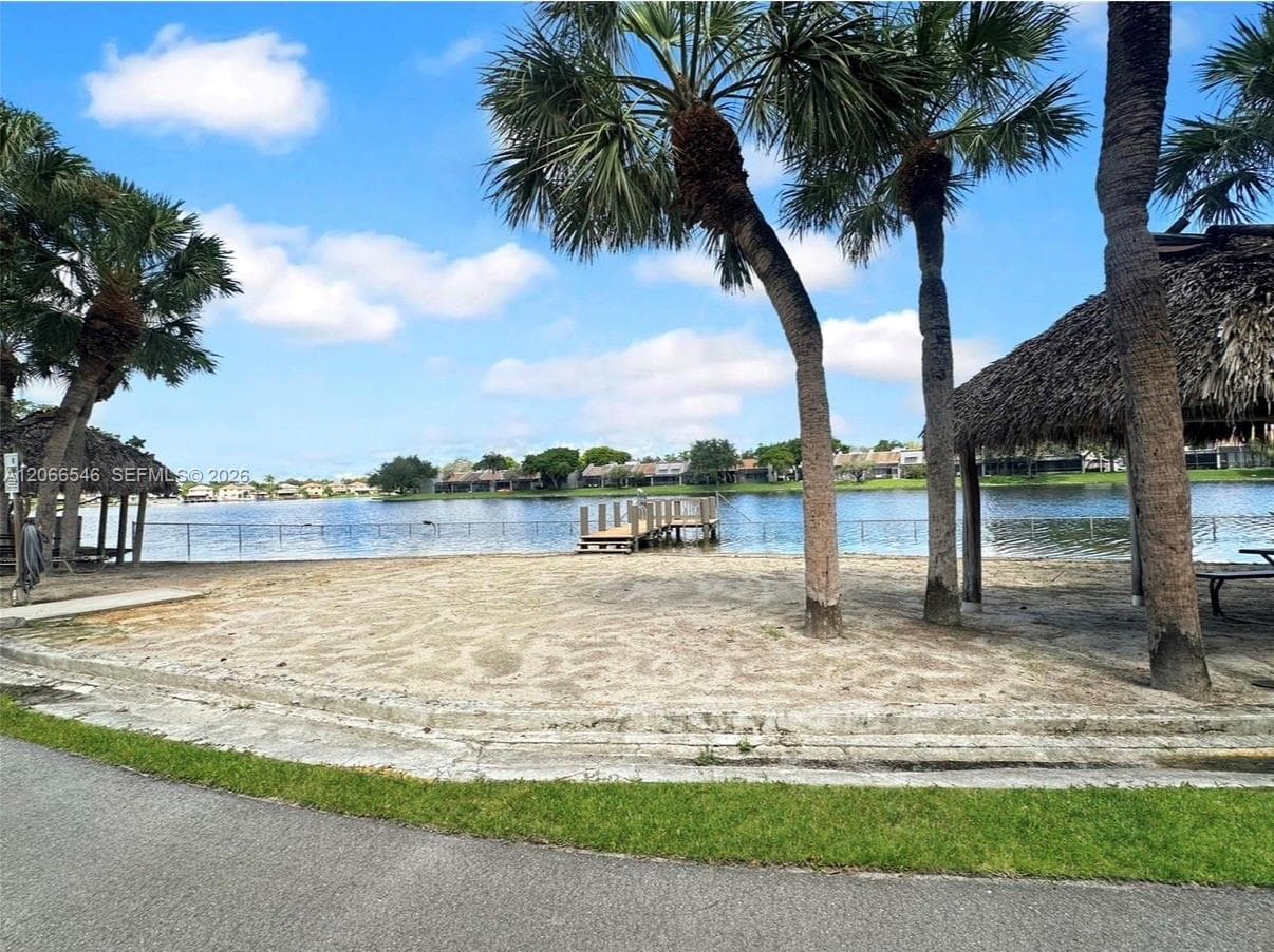 901 Colony Point Cir # 111, Pembroke Pines FL 33026 photo 4