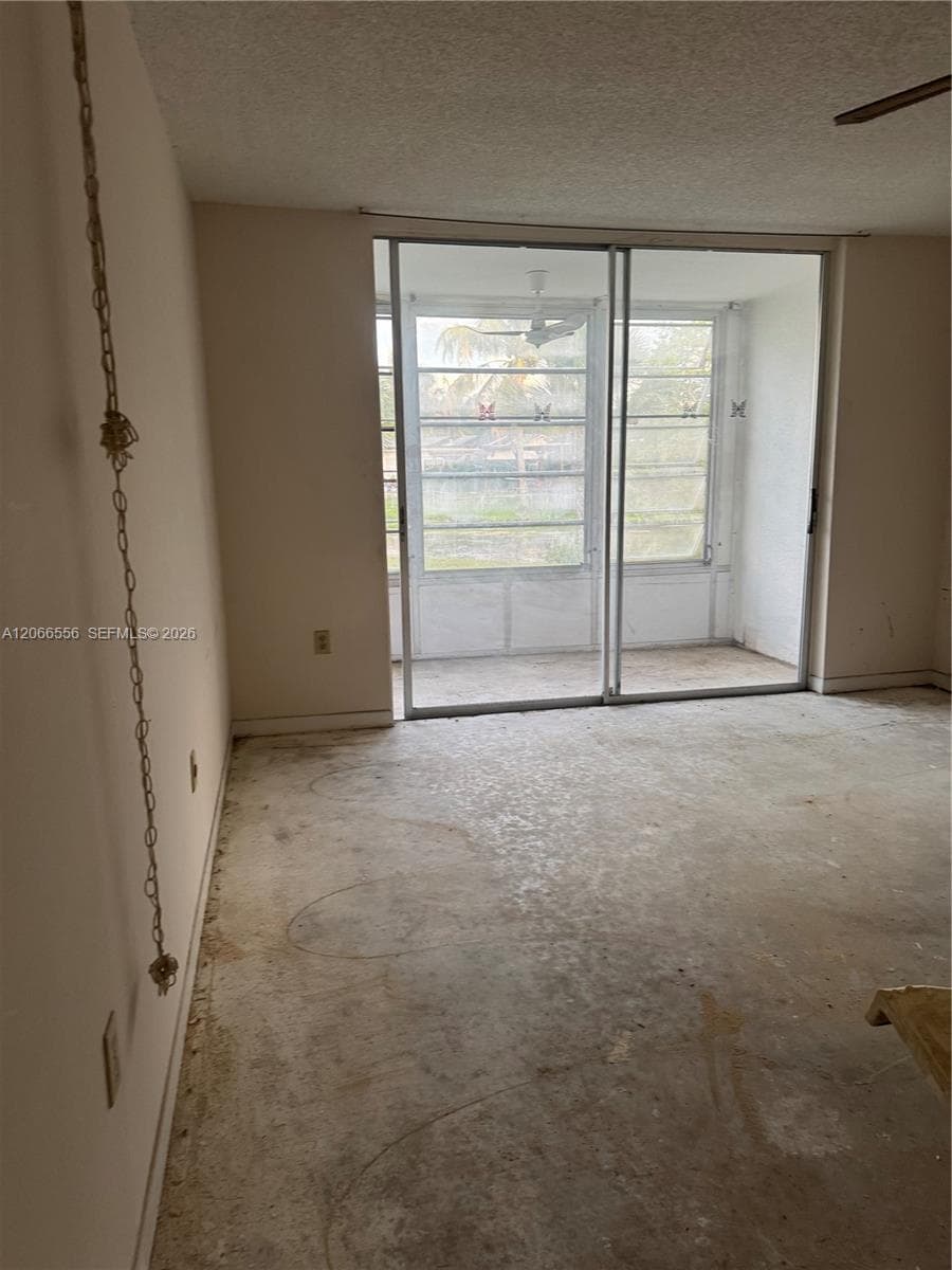 8325 Sunrise Lakes Blvd # 112, Sunrise FL 33322 photo 2