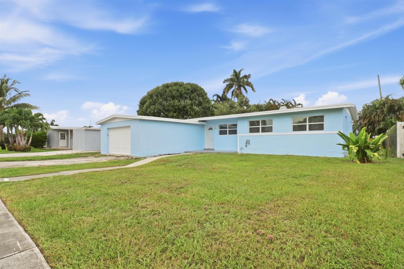 328 PONTE VEDRA Road, Palm Springs, FL 33461 photo 2