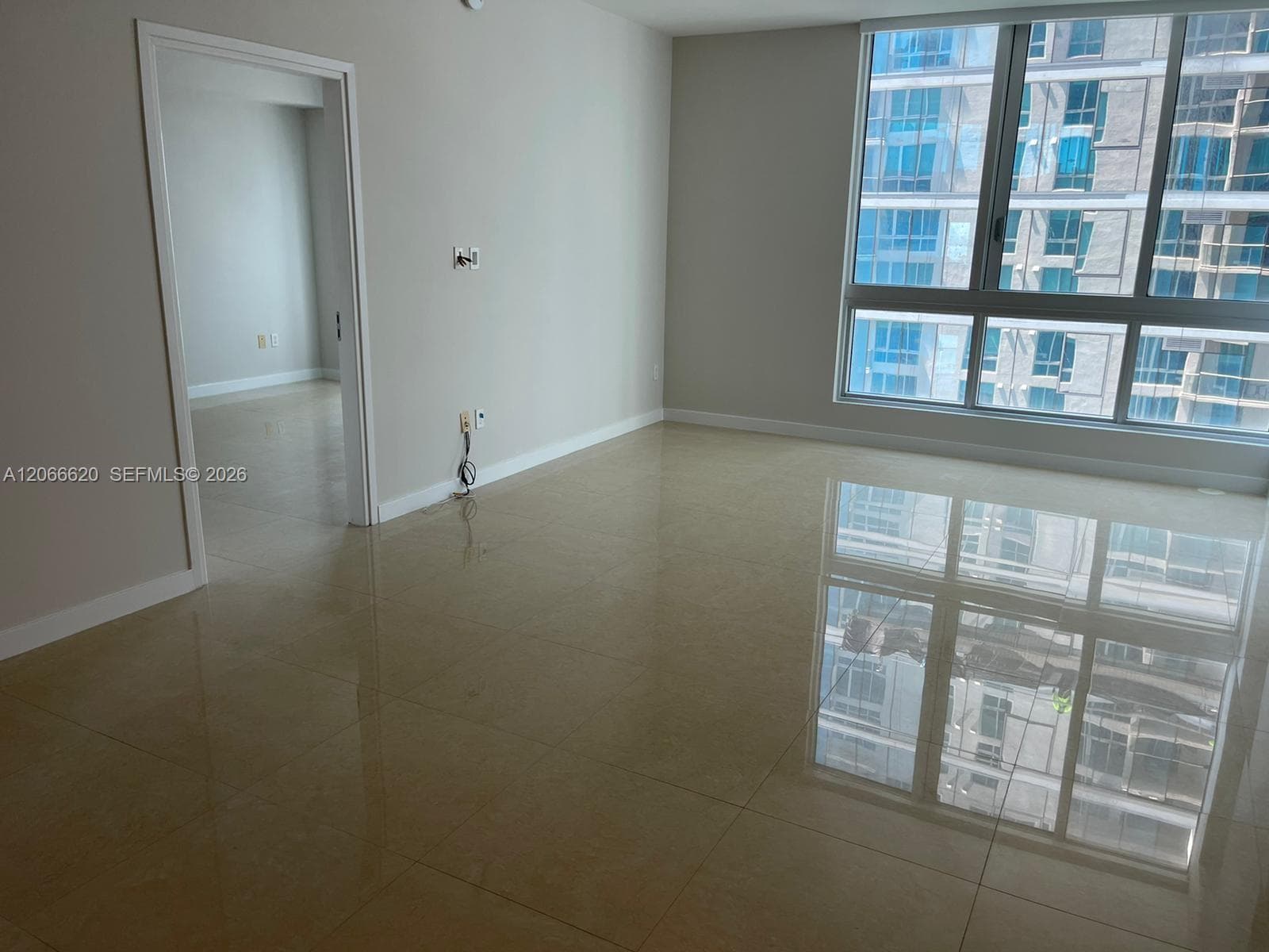 300 S Biscayne Blvd # T-2804, Miami FL 33131 photo 2