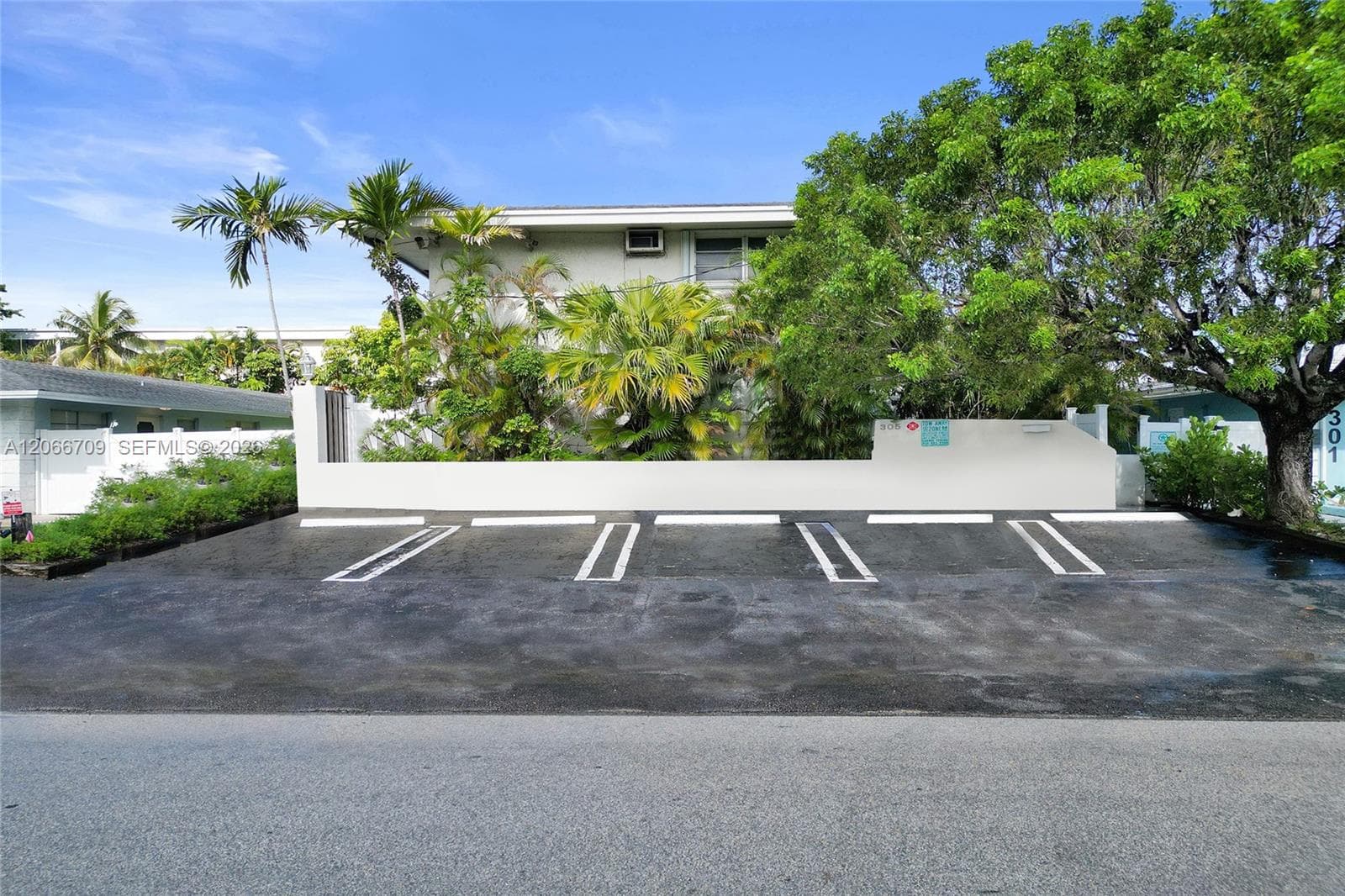 305 SE 12th Ave, Pompano Beach FL 33060