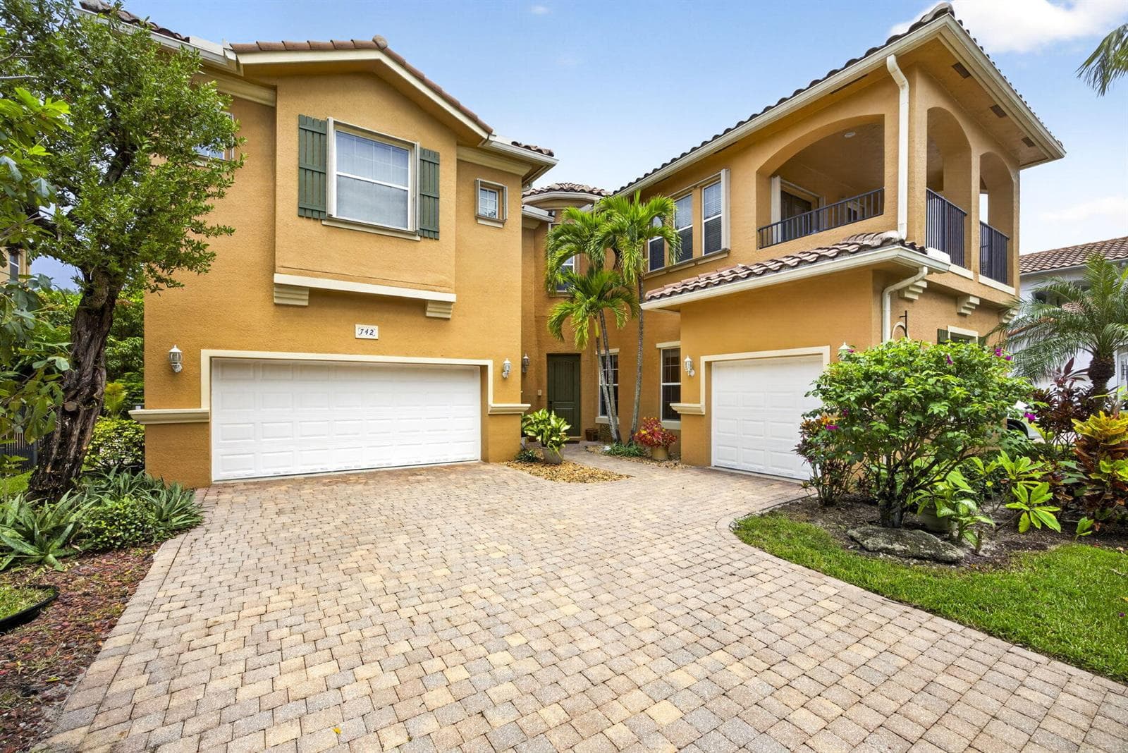 742 Cresta Circle, West Palm Beach FL 33413 photo 2