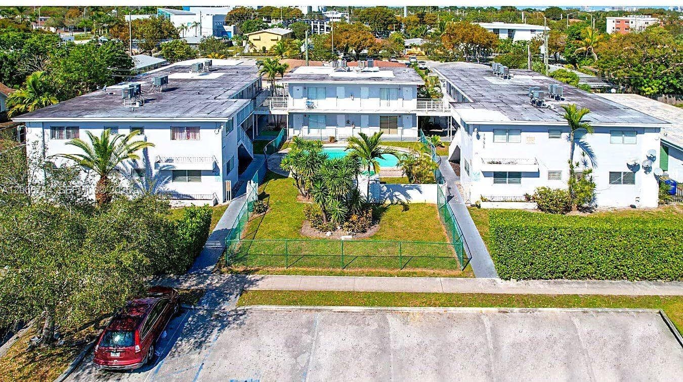 1951 NE 167th St # 5, North Miami Beach FL 33162 photo 4