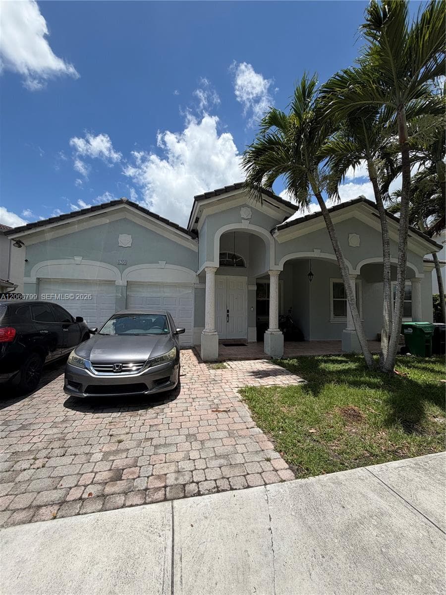 8208 SW 166th Pl, Miami, FL 33193