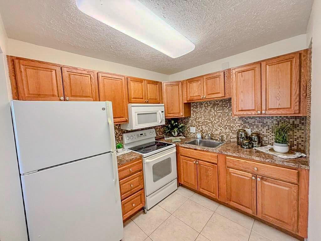 54 Newport Court # c, Deerfield Beach FL 33442 photo 2