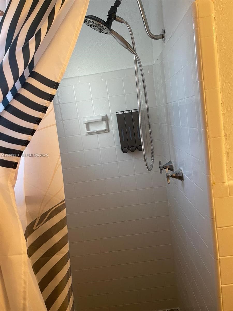 338 Roosevelt St # 1004, Hollywood, FL 33019 photo 4