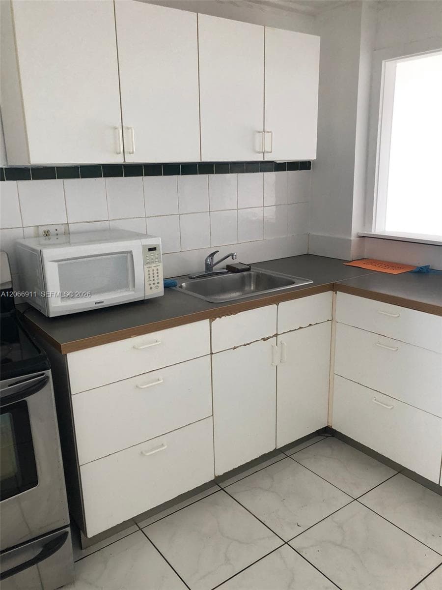 220 SW 9th Ave # 201, Hallandale Beach FL 33009