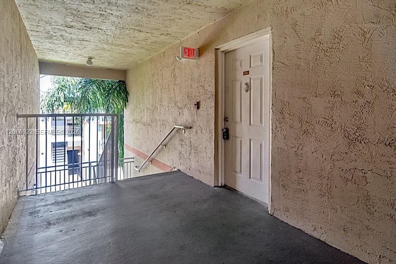 18830 NW 57th Ave # 304, Hialeah FL 33015 photo 2