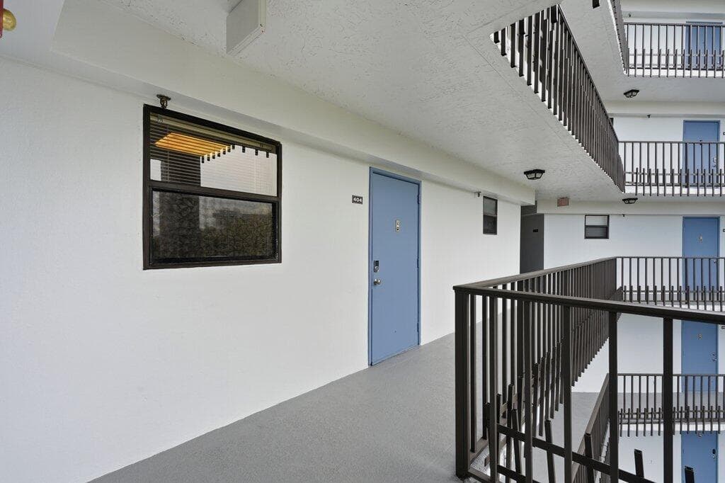 4640 Lucerne Lakes Boulevard W # 404, Lake Worth FL 33467 photo 2