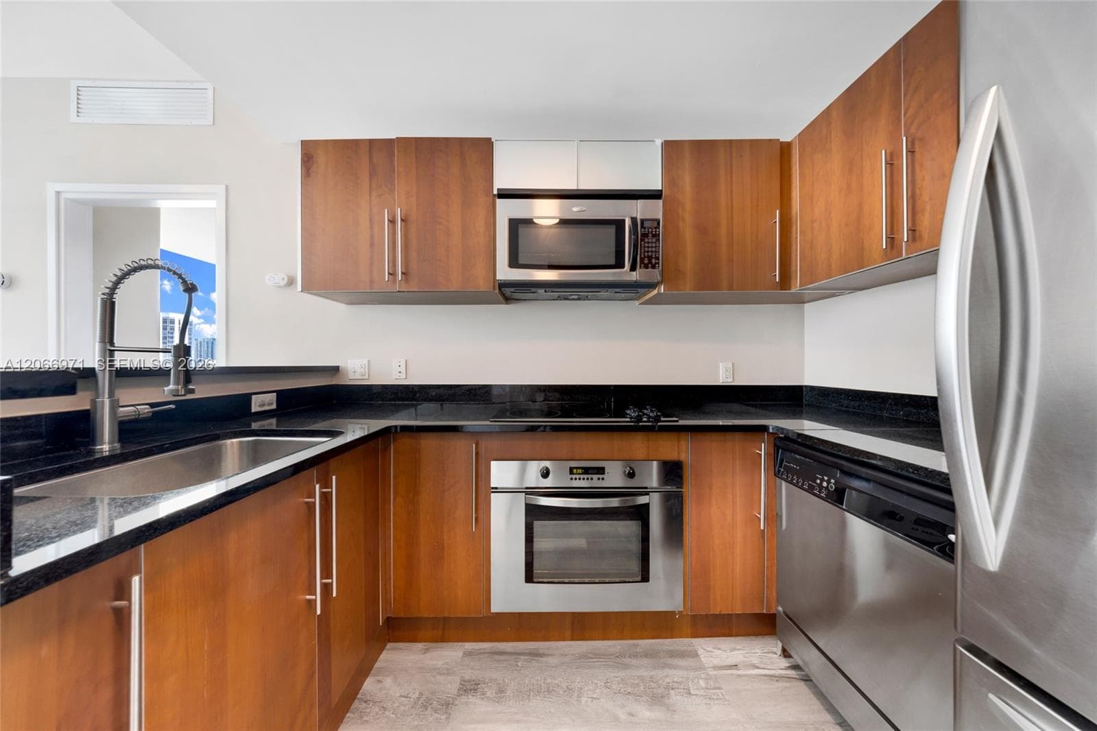 300 S Biscayne Blvd # 2911, Miami FL 33131 photo 4