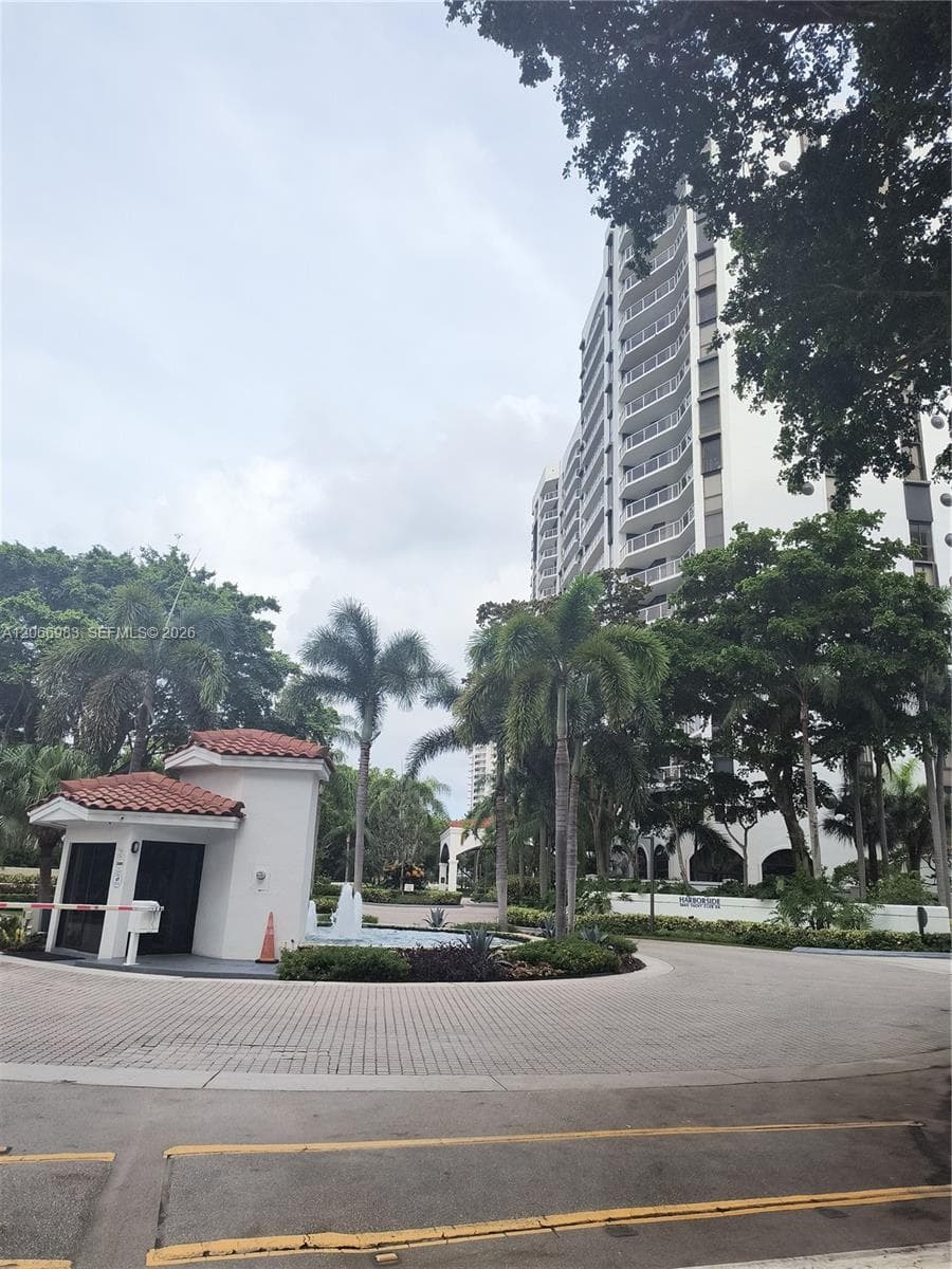 3610 Yacht Club Dr # 514, Aventura, FL 33180 photo 3