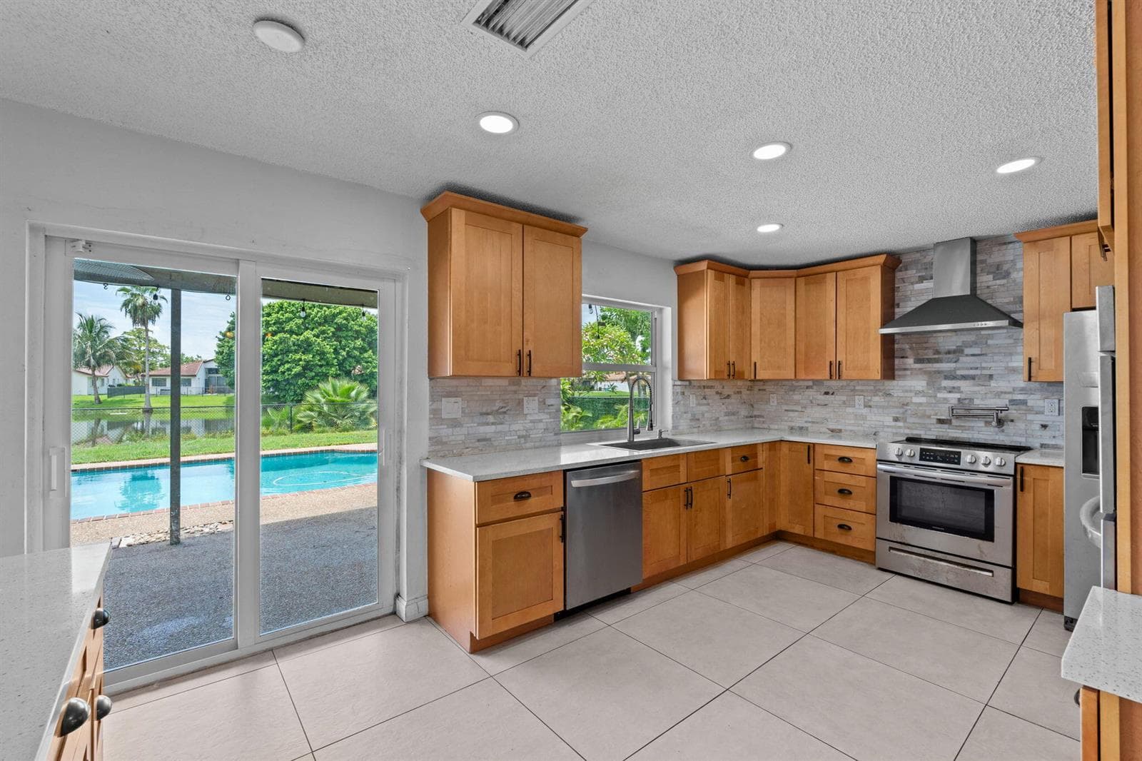 8560 NW 2nd Street, Coral Springs FL 33071 photo 5