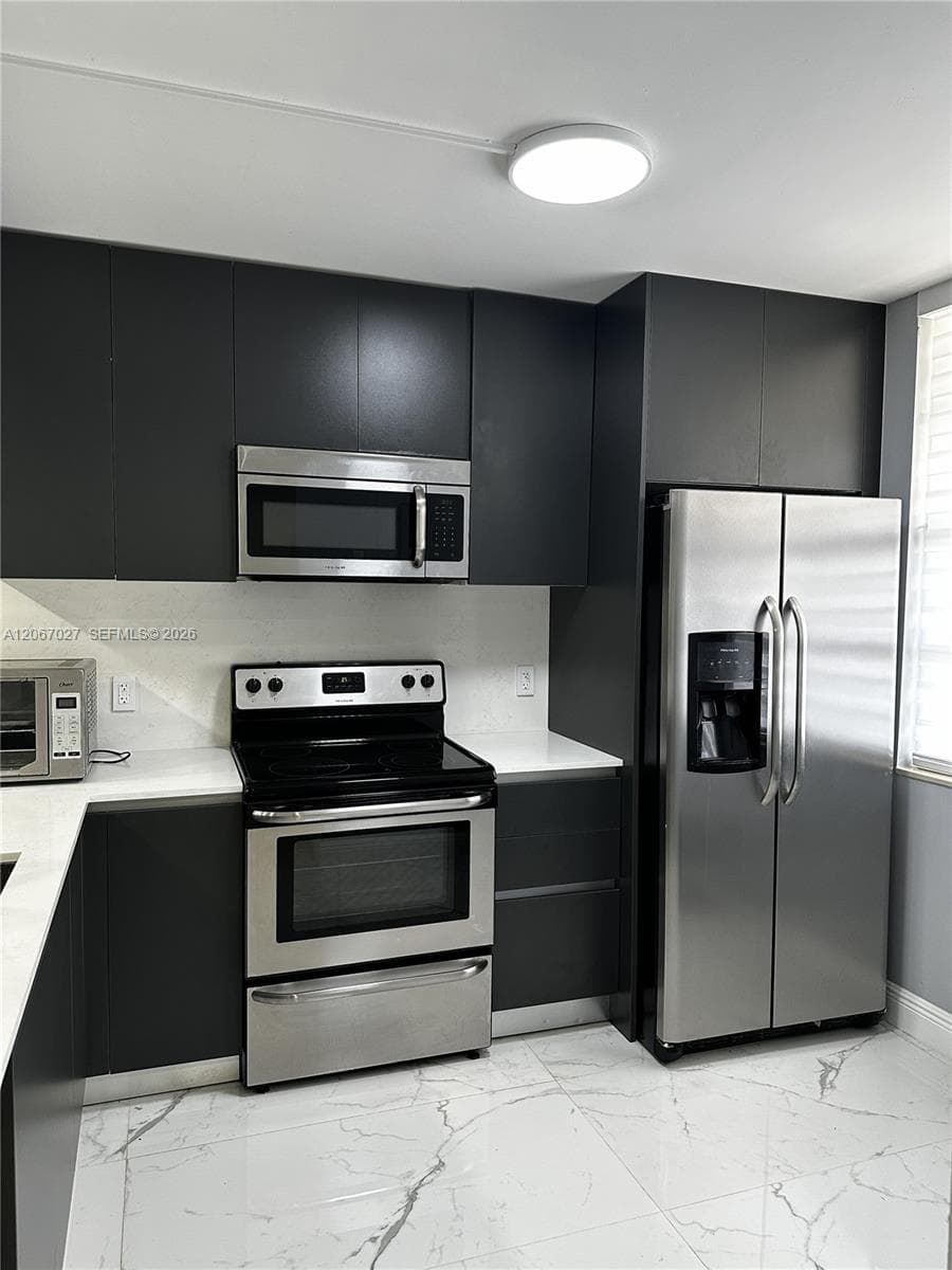 1719 Whitehall Dr # 105, Davie FL 33324