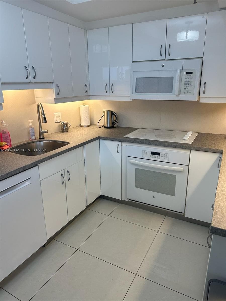 20515 E Country Club Dr # 747, Aventura FL 33180 photo 4