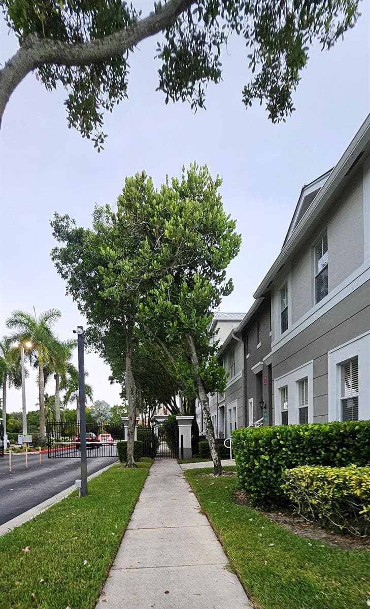 1110 E Shoma Drive E # 423, Royal Palm Beach FL 33414 photo 4