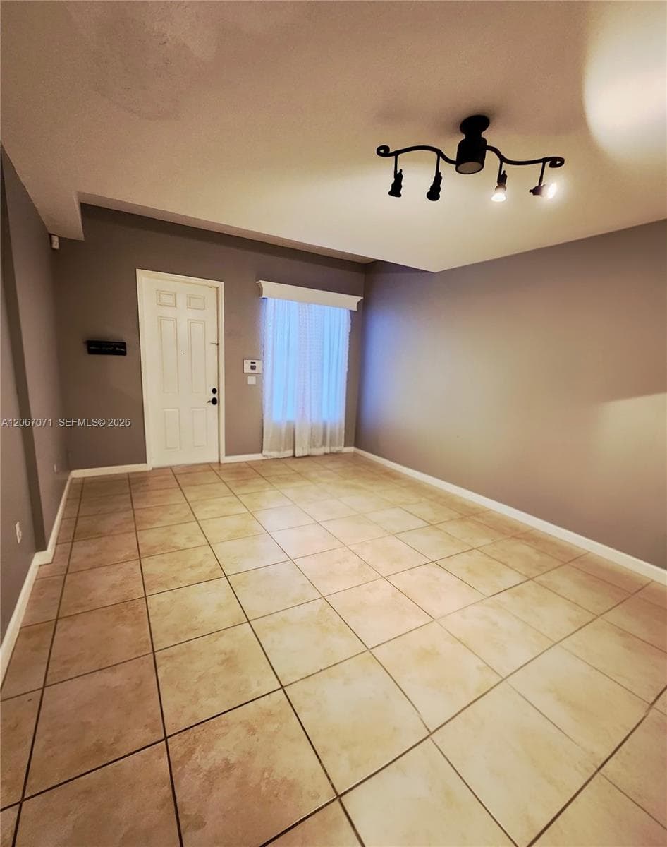 1067 NE 41st Pl, Homestead FL 33033 photo 2