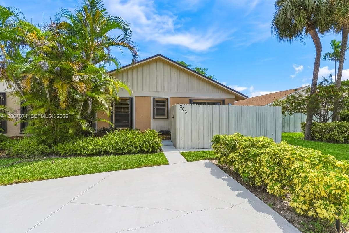 206 SE 1st Cir # B, Boynton Beach FL 33435 photo 2