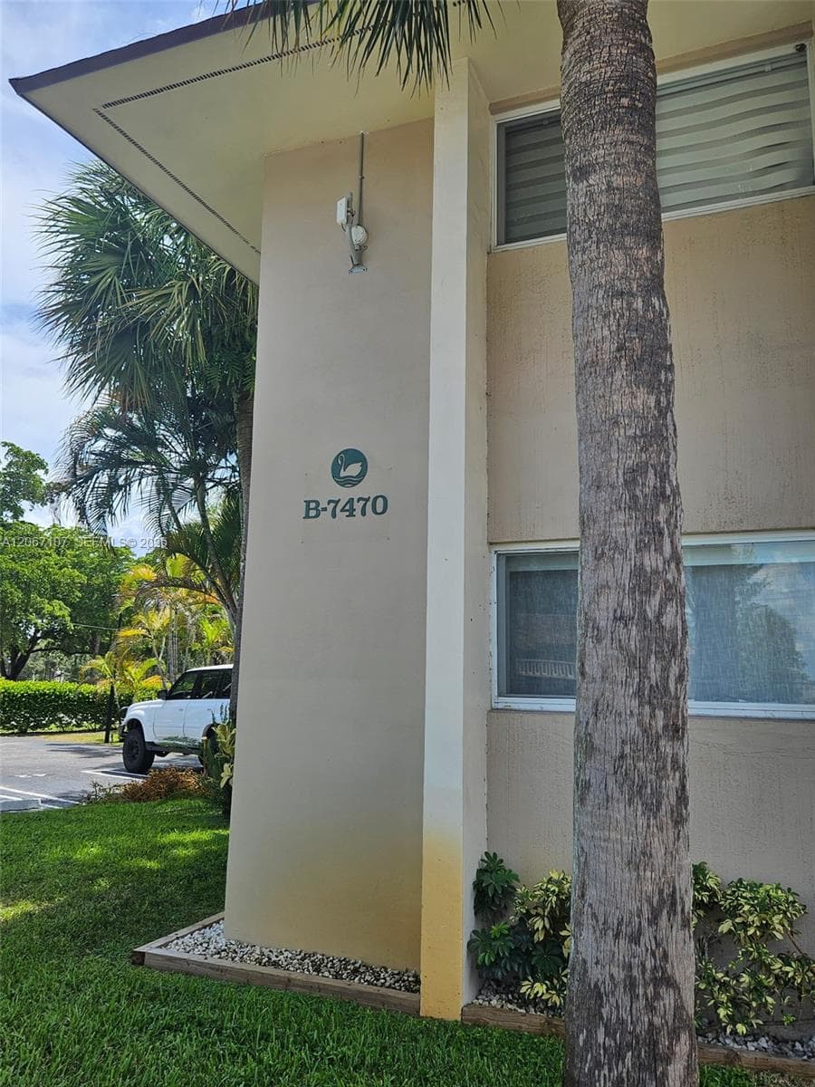 7470 Miami Lakes Dr # B208, Miami Lakes FL 33014