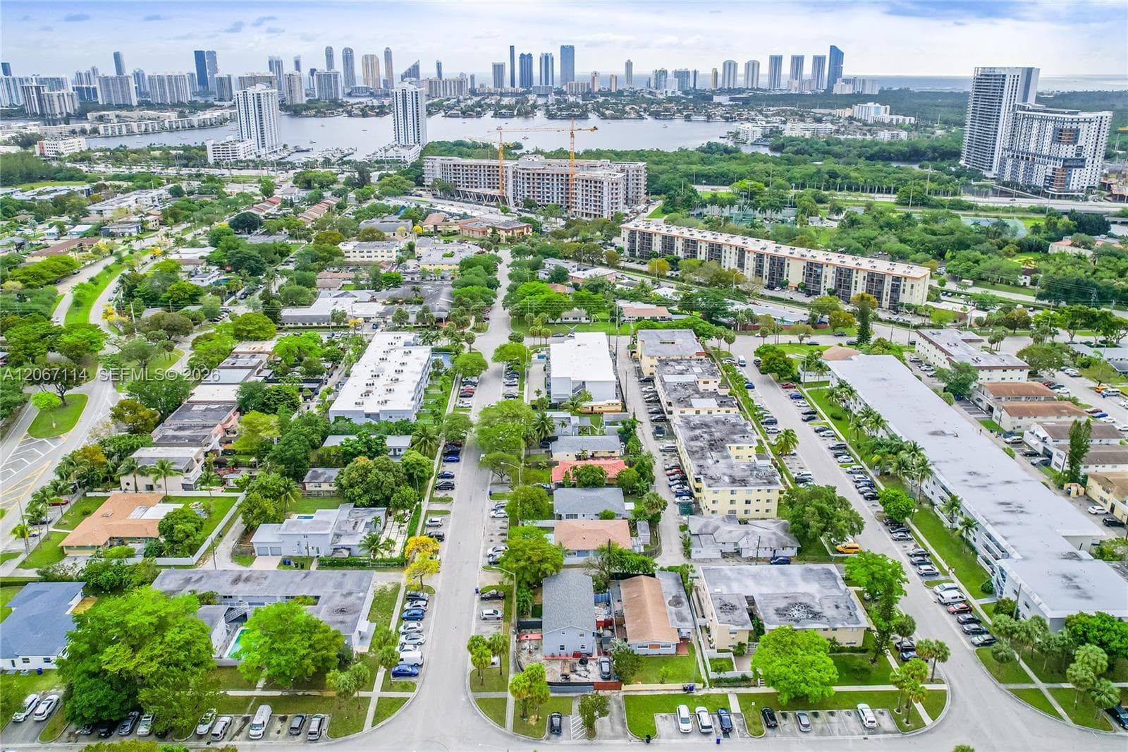 2100 NE 170th St, North Miami Beach FL 33162 photo 4