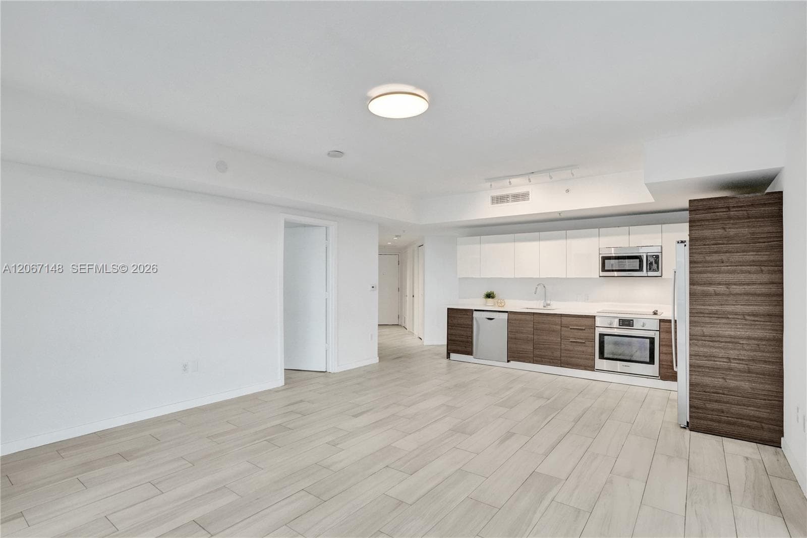 1010 SW 2nd Ave # 1708, Miami FL 33130 photo 4